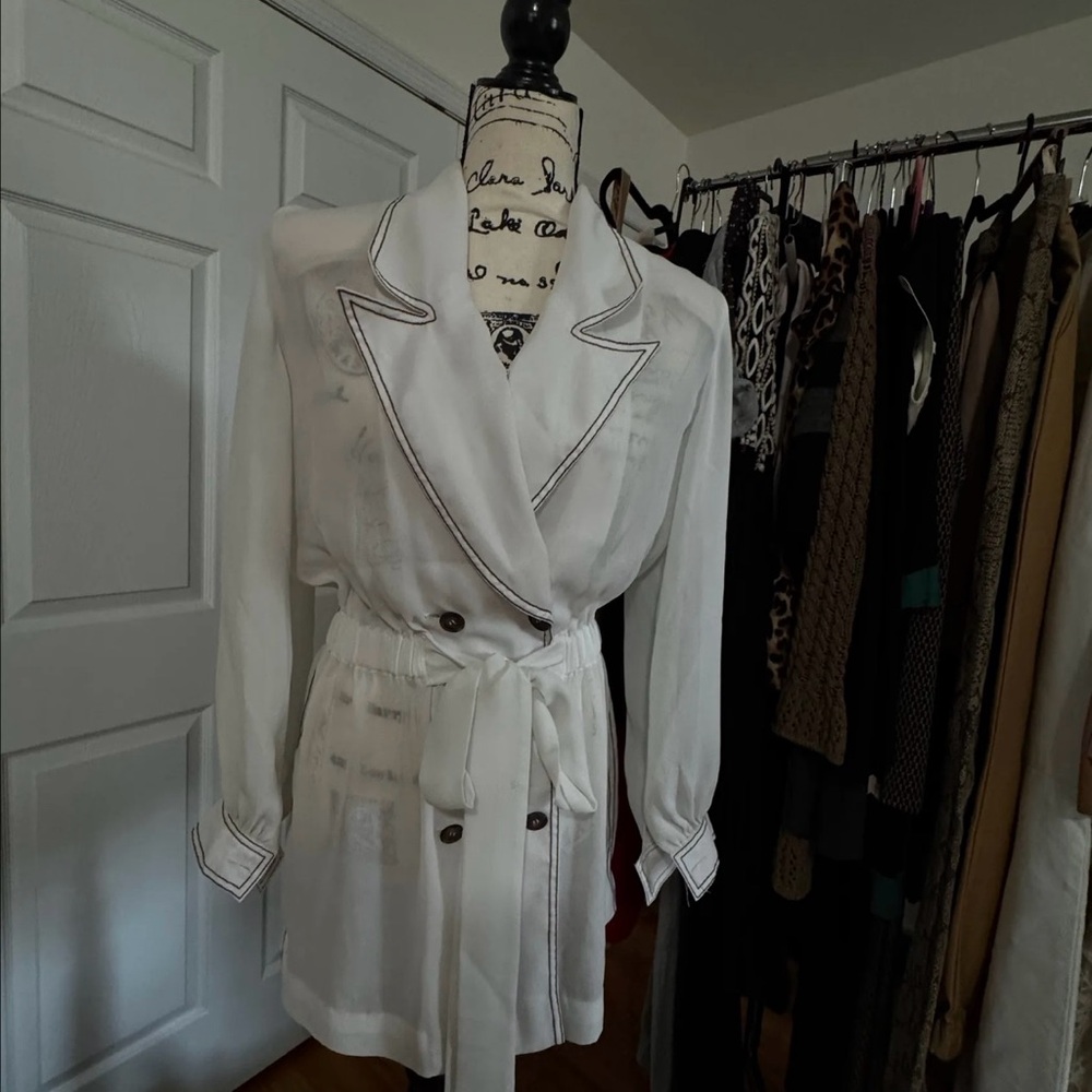 Chic White Double-Breasted Blazer Dress